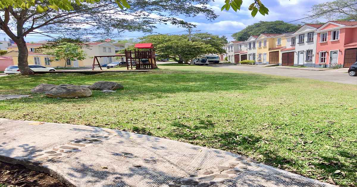 Venta de Casa o Casas, Terrenos, Propiedades, Apartamentos, Inmuebles en Guatemala, zona 11, zona 7, zona 2, zona 18, zona 16, Mixco, Carretera Al Salvador, Fraijanes, Santa Catarina Pinula, Antigua Guatemala, Villa Nueva, Villa Canales, San Miguel Petapa - Venta o Alquiler de Casas En Guatemala